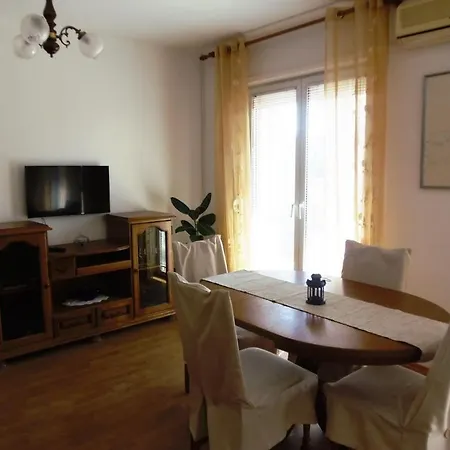 Two-bedroom In Vi Novi Vinodolski